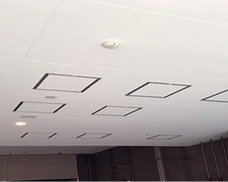 画像:点検口取り付け工事