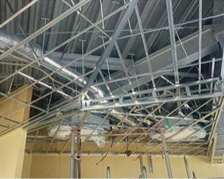 画像:天井下地施工